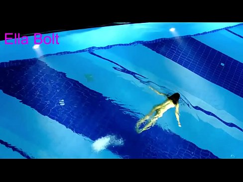 ❤️ Não consigo parar de ver, jovem loira apanhada a nadar nua na piscina da estância balnear ELLA BOLT ️ Porno porno em pt.eggporncomics.ru ❌❤