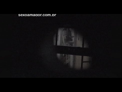 ❤️ Lourinho é filmado secretamente por um voyeur de bairro escondido atrás de tijolos ocos ️ Porno porno em pt.eggporncomics.ru ❌❤