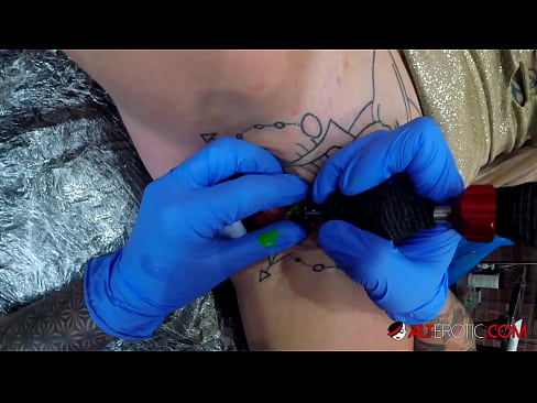 ❤️ Extremamente tatuada, a brasa Sully Savage fez uma tatuagem no seu clítoris ️ Porno porno em pt.eggporncomics.ru ❌❤